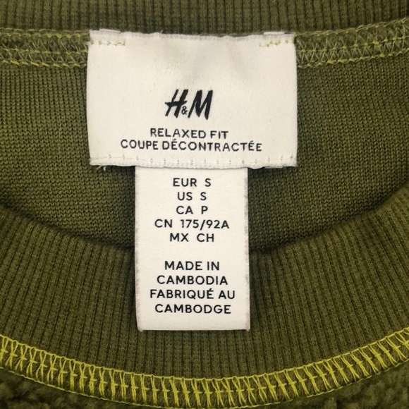 H&M green olive bear sweatshirt - Picture 2 of 10